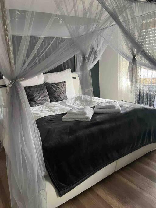 Ferienwohnung Outletcity Metzingen Metzingen  Buitenkant foto