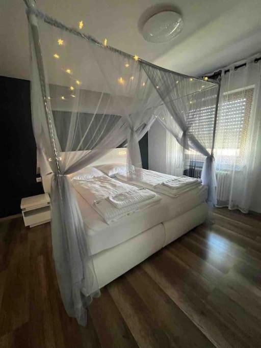 Ferienwohnung Outletcity Metzingen Metzingen  Buitenkant foto